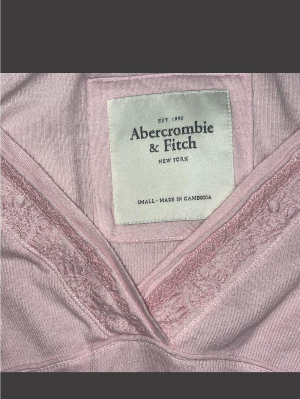 RARE Abercrombie & Fitch Light Pink Long-Sleeve V-Neck Top - Picture 2 of 2
